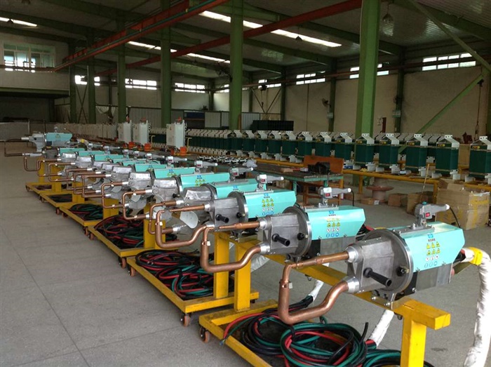 為一汽青島提供的懸掛式點(diǎn)焊機(jī)